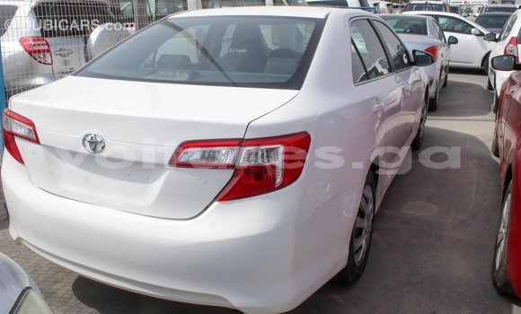 Acheter Import Voiture Toyota Camry Blanc à Import - Dubai, Estuaire Acheter Import Voiture Toyota Camry Blanc à Import - Dubai, Estuaire