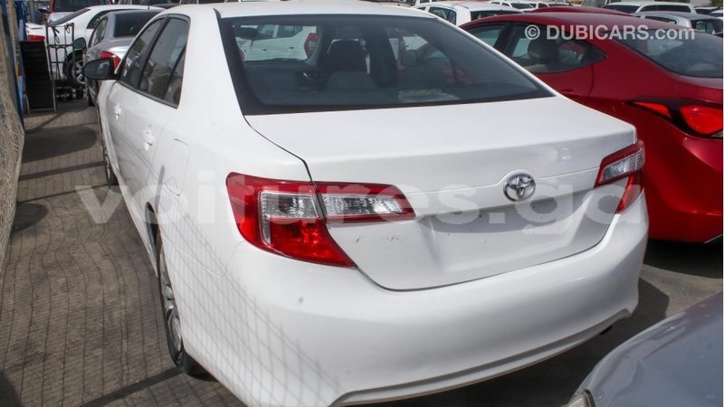 Big with watermark toyota camry estuaire import dubai 4527