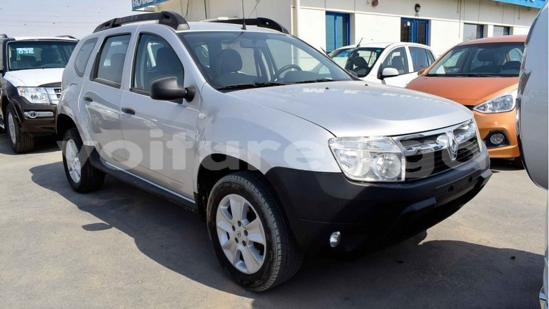 Big with watermark renault duster estuaire import dubai 4529