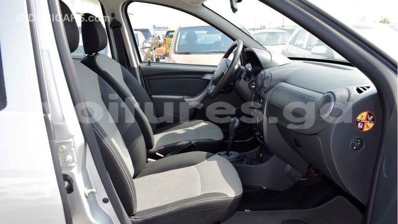 Big with watermark renault duster estuaire import dubai 4529