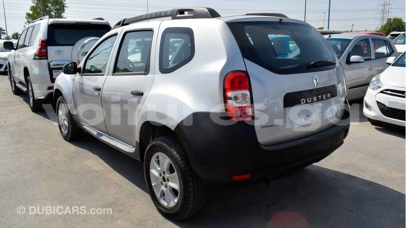 Big with watermark renault duster estuaire import dubai 4529