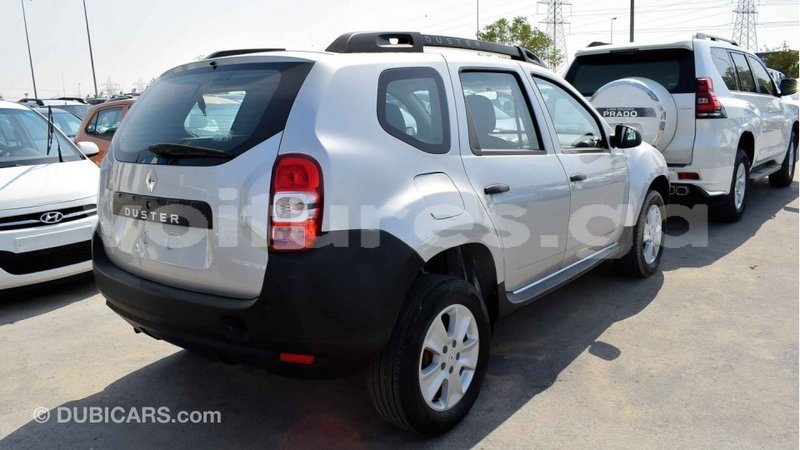 Big with watermark renault duster estuaire import dubai 4529