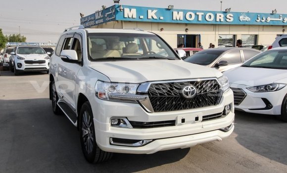 Acheter Import Voiture Toyota Land Cruiser Blanc à Import - Dubai, Estuaire Acheter Import Voiture Toyota Land Cruiser Blanc à Import - Dubai, Estuaire