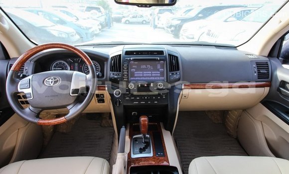 Acheter Import Voiture Toyota Land Cruiser Blanc à Import - Dubai, Estuaire Acheter Import Voiture Toyota Land Cruiser Blanc à Import - Dubai, Estuaire