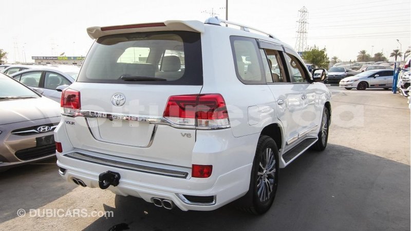 Big with watermark toyota land cruiser estuaire import dubai 4533