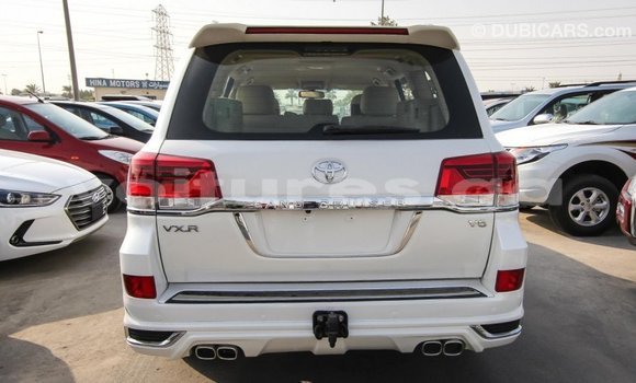 Acheter Import Voiture Toyota Land Cruiser Blanc à Import - Dubai, Estuaire Acheter Import Voiture Toyota Land Cruiser Blanc à Import - Dubai, Estuaire
