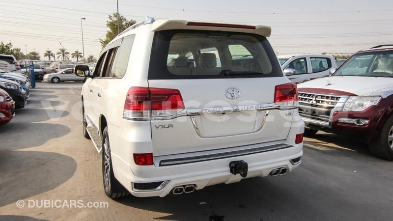 Big with watermark toyota land cruiser estuaire import dubai 4533