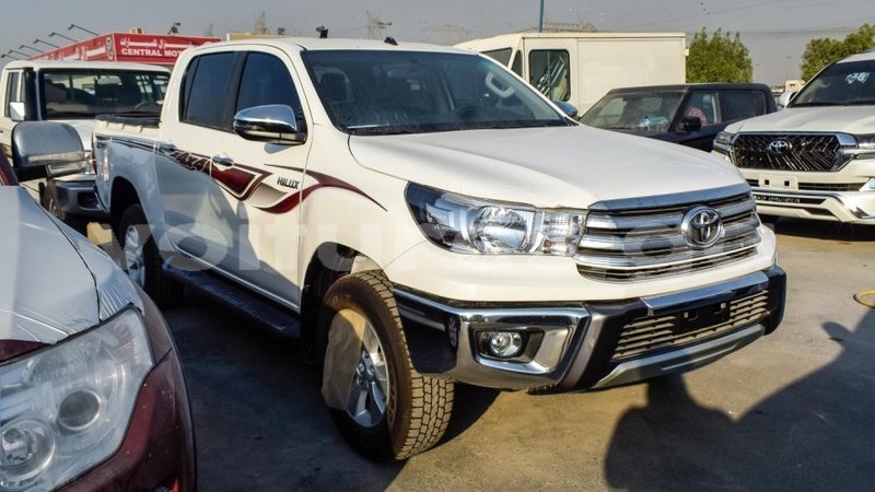 Big with watermark toyota hilux estuaire import dubai 4534