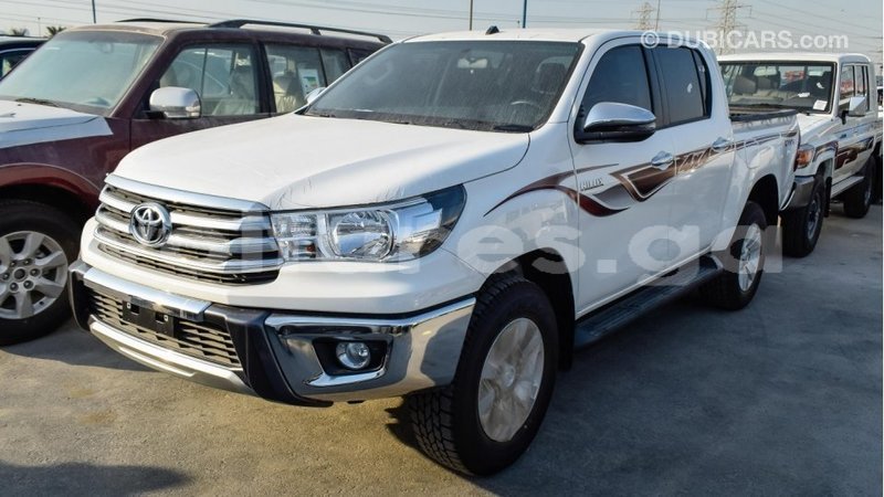 Big with watermark toyota hilux estuaire import dubai 4534