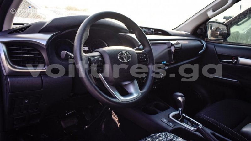 Big with watermark toyota hilux estuaire import dubai 4534