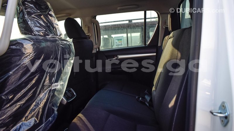 Big with watermark toyota hilux estuaire import dubai 4534