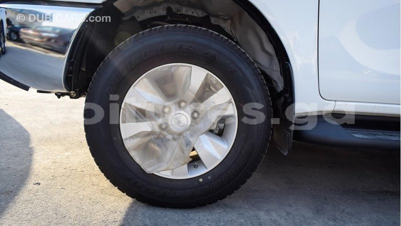 Big with watermark toyota hilux estuaire import dubai 4534