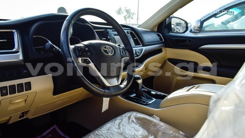 Big with watermark toyota highlander estuaire import dubai 4536