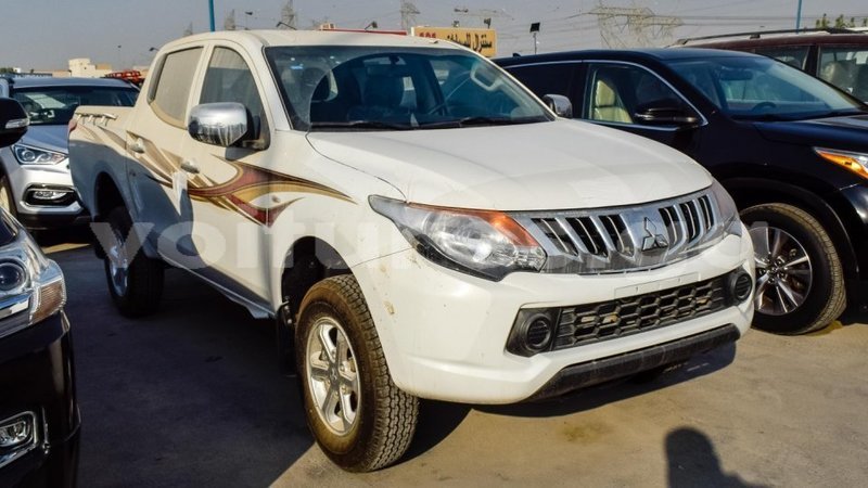 Big with watermark mitsubishi l200 estuaire import dubai 4537