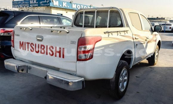 Acheter Import Voiture Mitsubishi L200 Blanc à Import - Dubai, Estuaire Acheter Import Voiture Mitsubishi L200 Blanc à Import - Dubai, Estuaire