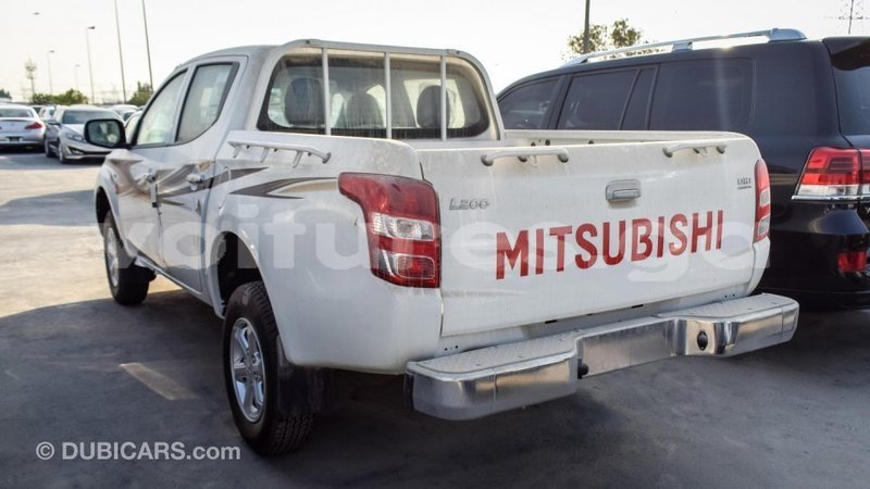 Big with watermark mitsubishi l200 estuaire import dubai 4537