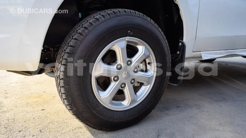 Big with watermark mitsubishi l200 estuaire import dubai 4537