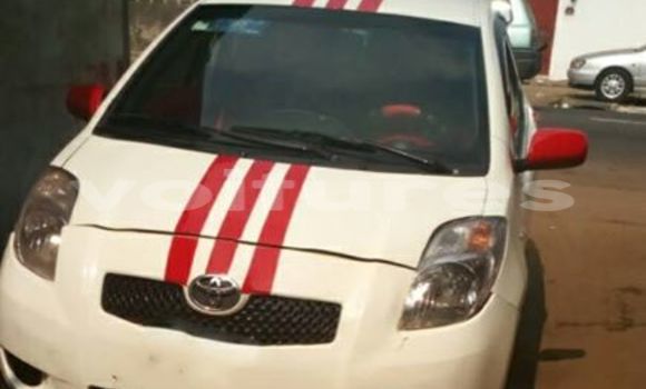 Sayi Na hannu Toyota Yaris White Mota in Libreville a estuary Sayi Na hannu Toyota Yaris White Mota in Libreville a estuary