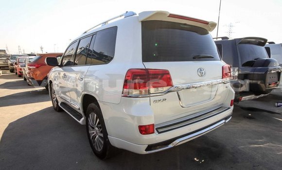 Acheter Import Voiture Toyota Land Cruiser Blanc à Import - Dubai, Estuaire Acheter Import Voiture Toyota Land Cruiser Blanc à Import - Dubai, Estuaire