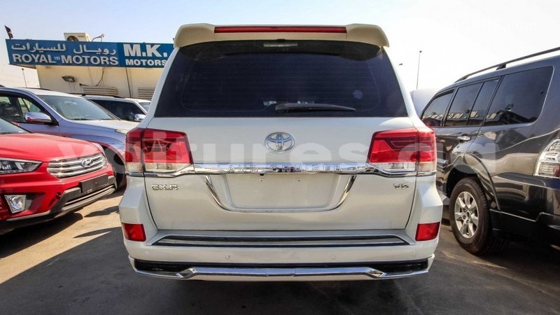 Big with watermark toyota land cruiser estuaire import dubai 4538