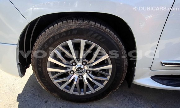 Acheter Import Voiture Toyota Land Cruiser Blanc à Import - Dubai, Estuaire Acheter Import Voiture Toyota Land Cruiser Blanc à Import - Dubai, Estuaire