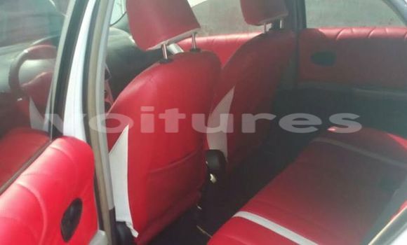 Sayi Na hannu Toyota Yaris White Mota in Libreville a estuary Sayi Na hannu Toyota Yaris White Mota in Libreville a estuary