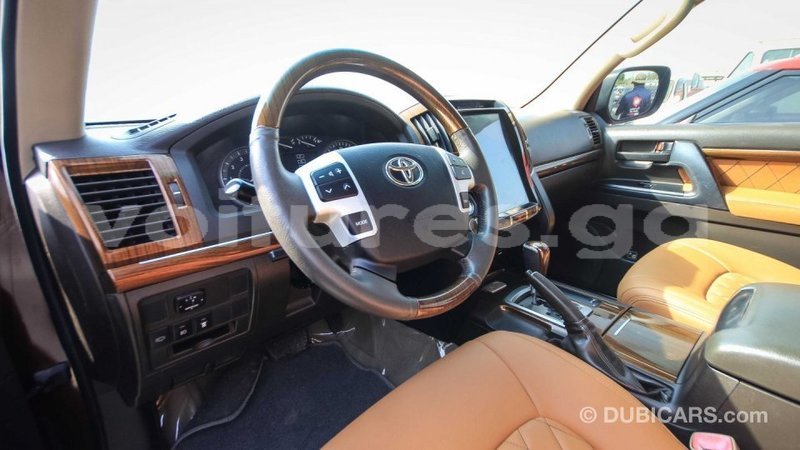 Big with watermark toyota land cruiser estuaire import dubai 4540