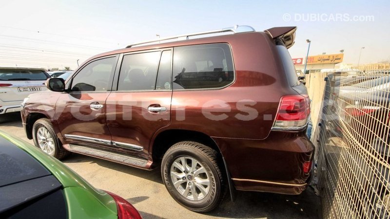 Big with watermark toyota land cruiser estuaire import dubai 4540