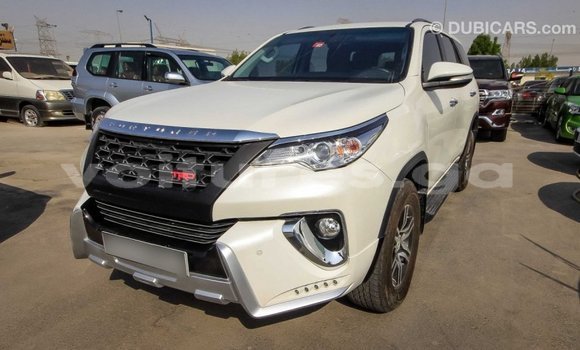 Acheter Import Voiture Toyota Fortuner Blanc à Import - Dubai, Estuaire Acheter Import Voiture Toyota Fortuner Blanc à Import - Dubai, Estuaire