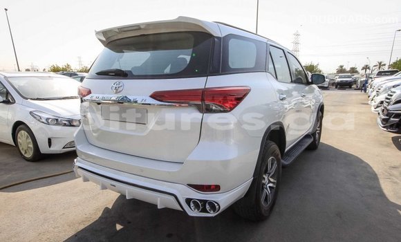 Acheter Import Voiture Toyota Fortuner Blanc à Import - Dubai, Estuaire Acheter Import Voiture Toyota Fortuner Blanc à Import - Dubai, Estuaire
