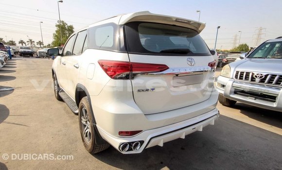 Acheter Import Voiture Toyota Fortuner Blanc à Import - Dubai, Estuaire Acheter Import Voiture Toyota Fortuner Blanc à Import - Dubai, Estuaire