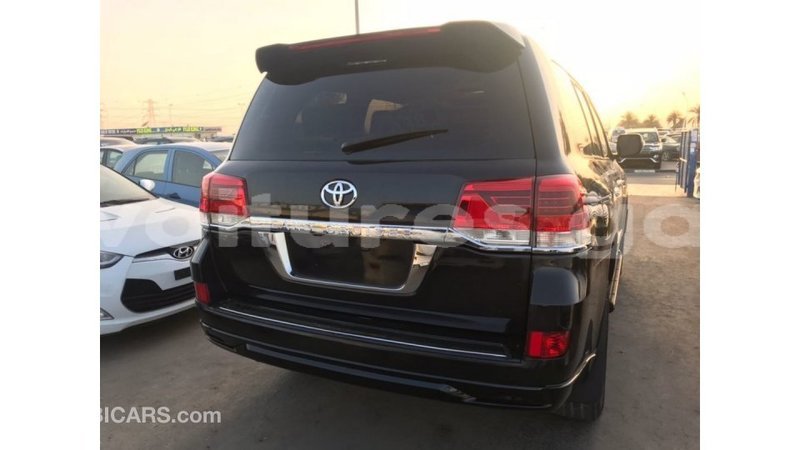 Big with watermark toyota land cruiser estuaire import dubai 4543