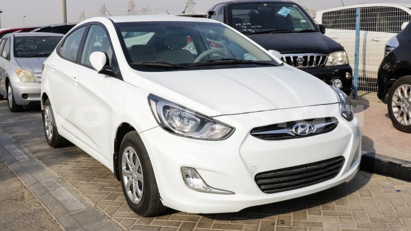 Big with watermark hyundai accent estuaire import dubai 4547