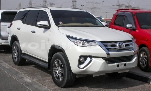 Acheter Import Voiture Toyota Fortuner Blanc à Import - Dubai, Estuaire Acheter Import Voiture Toyota Fortuner Blanc à Import - Dubai, Estuaire
