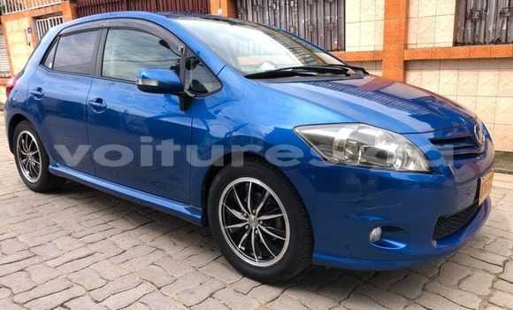 Sayi Na hannu Toyota Auris Blue Mota in Libreville a estuary Sayi Na hannu Toyota Auris Blue Mota in Libreville a estuary