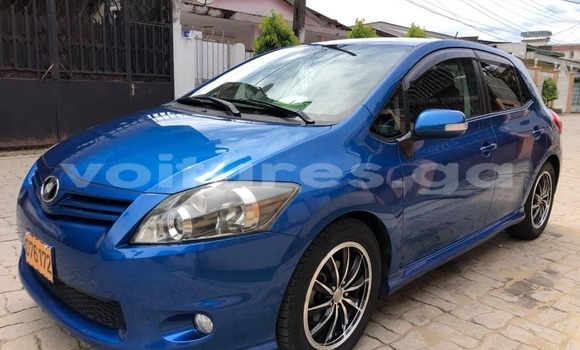 Sayi Na hannu Toyota Auris Blue Mota in Libreville a estuary Sayi Na hannu Toyota Auris Blue Mota in Libreville a estuary
