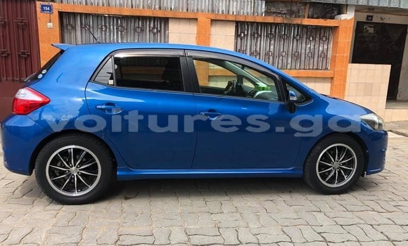 Sayi Na hannu Toyota Auris Blue Mota in Libreville a estuary Sayi Na hannu Toyota Auris Blue Mota in Libreville a estuary