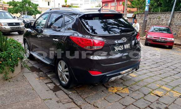Sayi Na hannu Hyundai ix35 Black Mota in Libreville a estuary Sayi Na hannu Hyundai ix35 Black Mota in Libreville a estuary