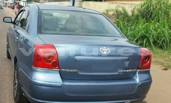Sayi Na hannu Toyota Avensis Blue Mota in Libreville a estuary Sayi Na hannu Toyota Avensis Blue Mota in Libreville a estuary