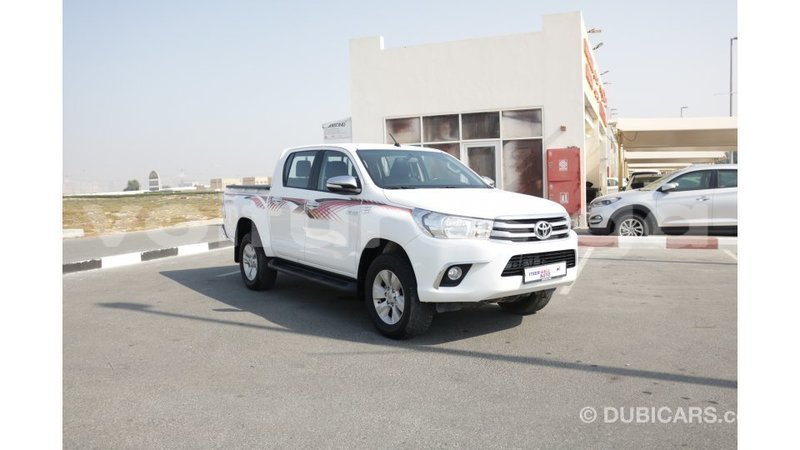 Big with watermark toyota hilux estuaire import dubai 4575