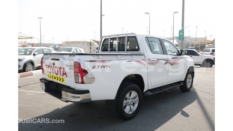 Big with watermark toyota hilux estuaire import dubai 4575