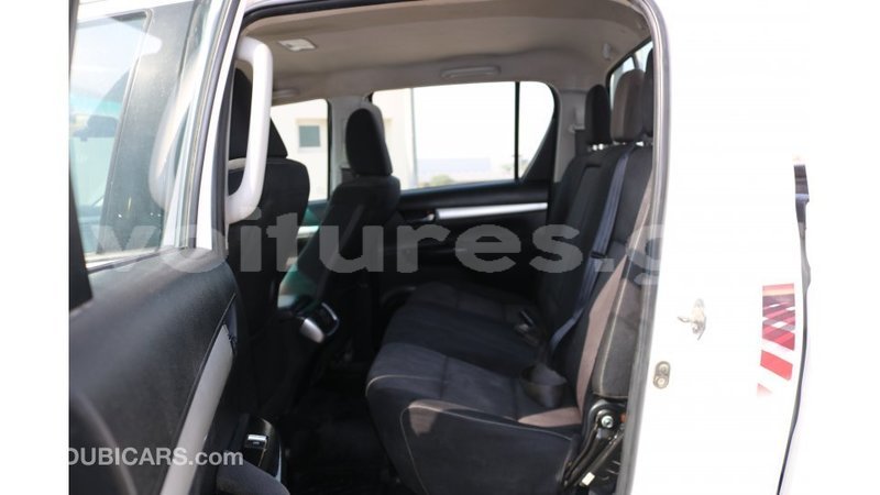 Big with watermark toyota hilux estuaire import dubai 4575