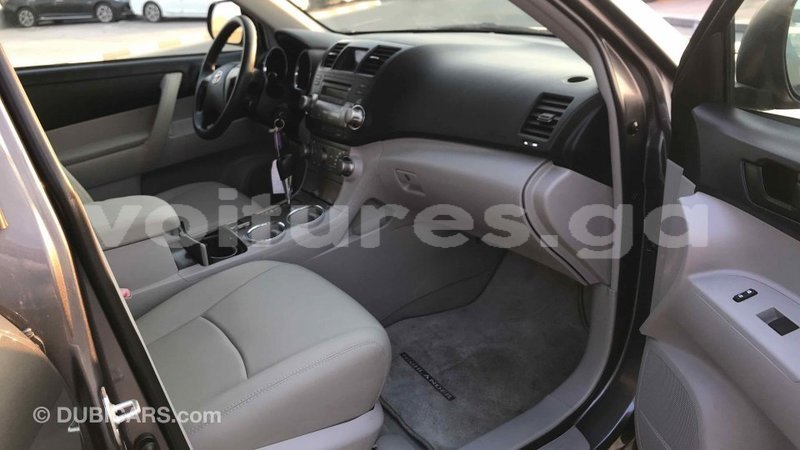 Big with watermark toyota highlander estuaire import dubai 4580