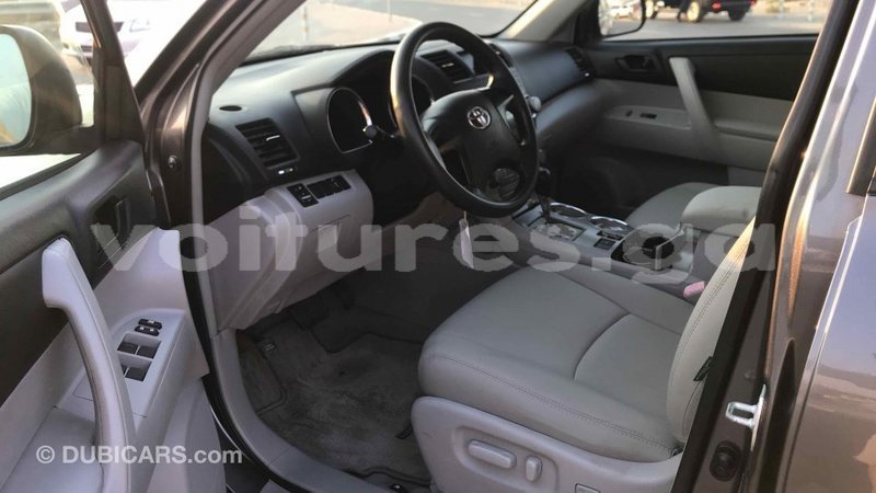 Big with watermark toyota highlander estuaire import dubai 4580