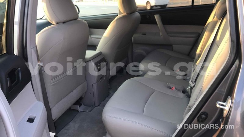 Big with watermark toyota highlander estuaire import dubai 4580