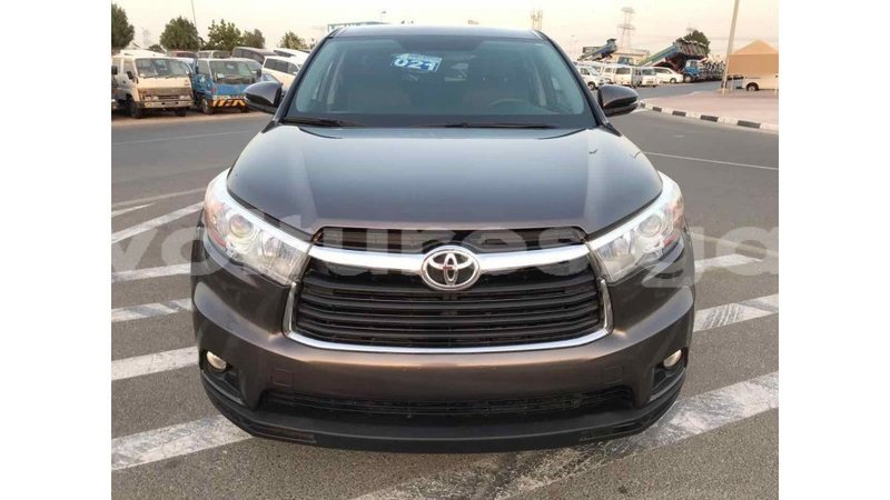 Big with watermark toyota highlander estuaire import dubai 4582