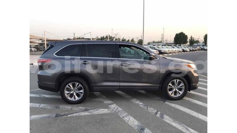 Big with watermark toyota highlander estuaire import dubai 4582