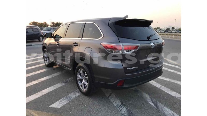 Big with watermark toyota highlander estuaire import dubai 4582