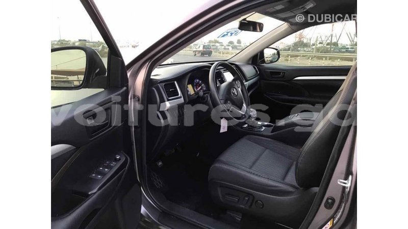 Big with watermark toyota highlander estuaire import dubai 4582