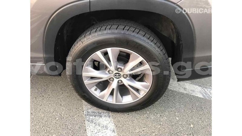 Big with watermark toyota highlander estuaire import dubai 4582